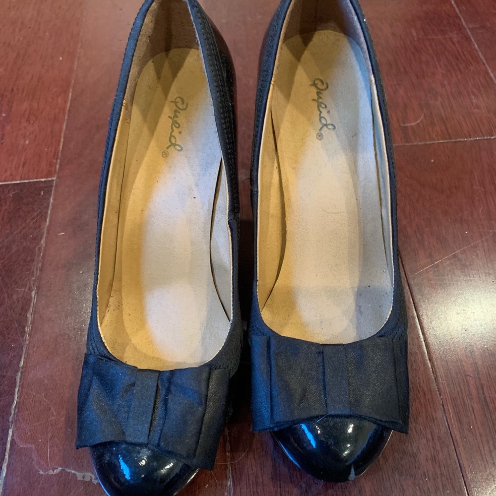 Qupid black heels with bow.